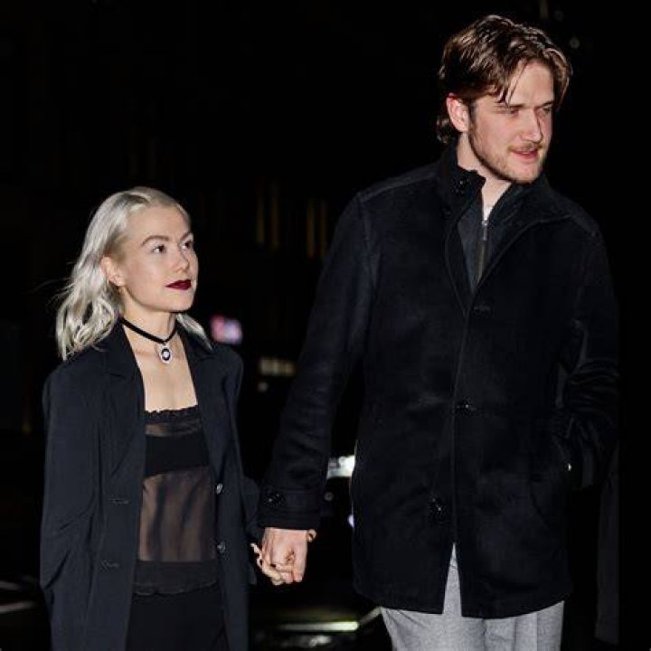 Bo Burnham’s Girlfriend: Who is Bo Burnham Dating?
