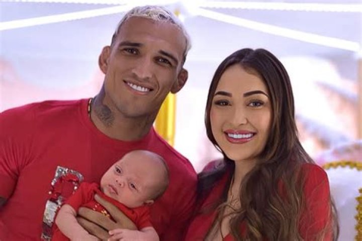 Caique Oliveira’s Girlfriend: Who is Caique Oliveira Dating?