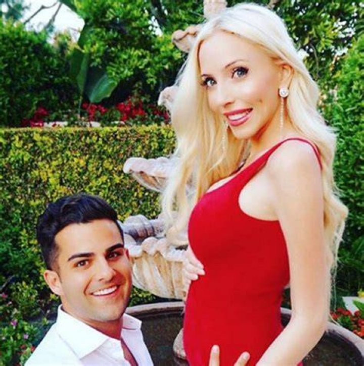 Casey Reinhardt’s Husband: Who is Casey Reinhardt Dating?