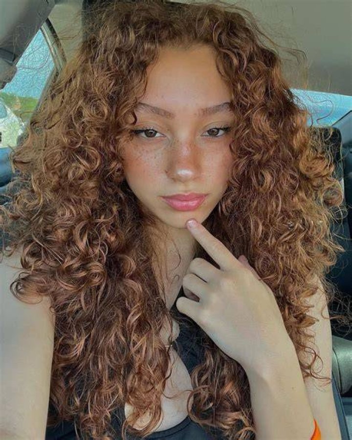 Curlyhead_.larryyy’s Girlfriend: Who is Curlyhead_.larryyy Dating?