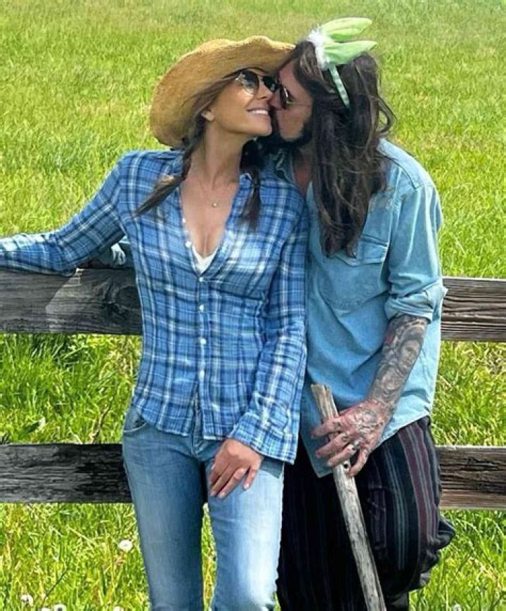 Elizabeth Alvarez’s Husband: Who is Elizabeth Alvarez Dating?