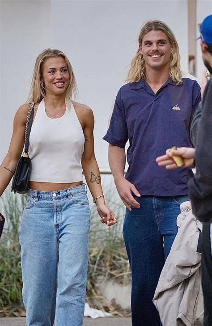 Emilee Hembrow’s Boyfriend: Who is Emilee Hembrow Dating?