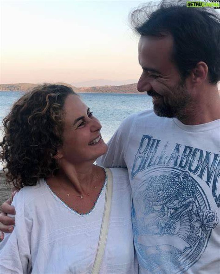 Esra Akkaya’s Boyfriend: Who is Esra Akkaya Dating?