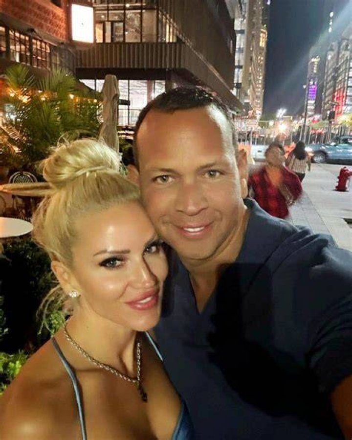 Giovana Cordeiro’s Boyfriend: Who is Giovana Cordeiro Dating?