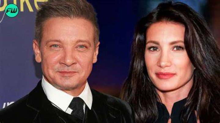 Jeremy Renner’s Girlfriend: Who is Jeremy Renner Dating?
