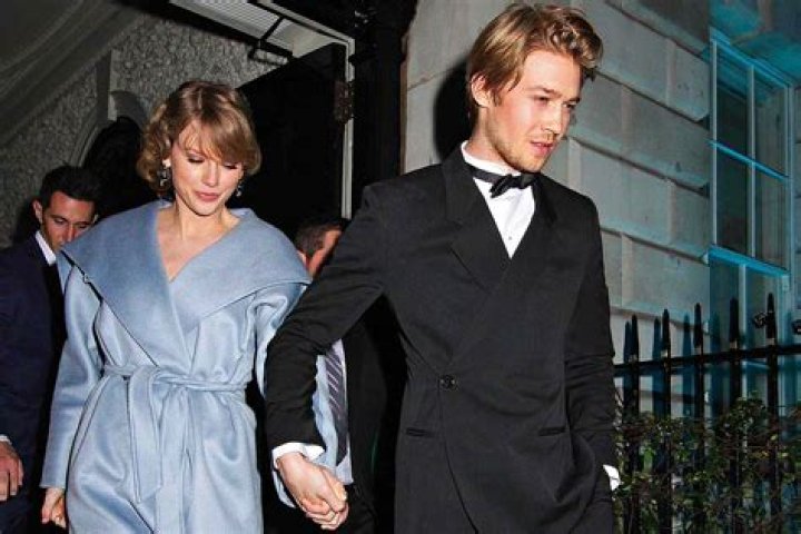 Joe Alwyn’s Girlfriend: Who is Joe Alwyn Dating?