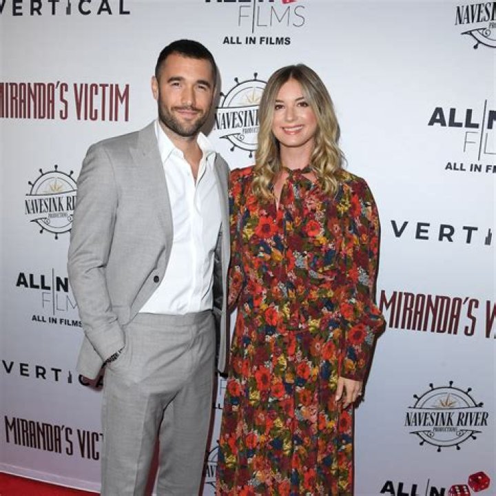 Joshua Bowman’s Girlfriend: Who is Joshua Bowman Dating?