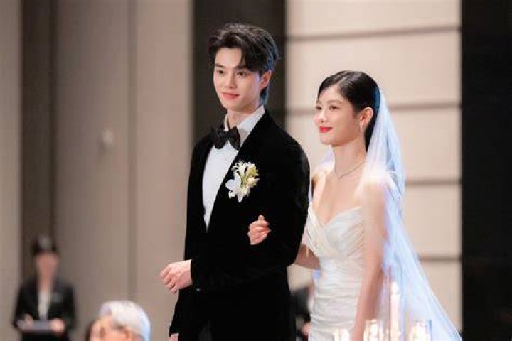 Kang Hyewon’s Boyfriend: Who is Kang Hyewon Dating?