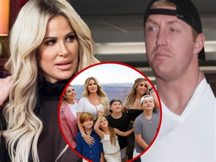 Kim Zolciak ordered to act like an adult & not berate estranged husband in front of their children while living together.