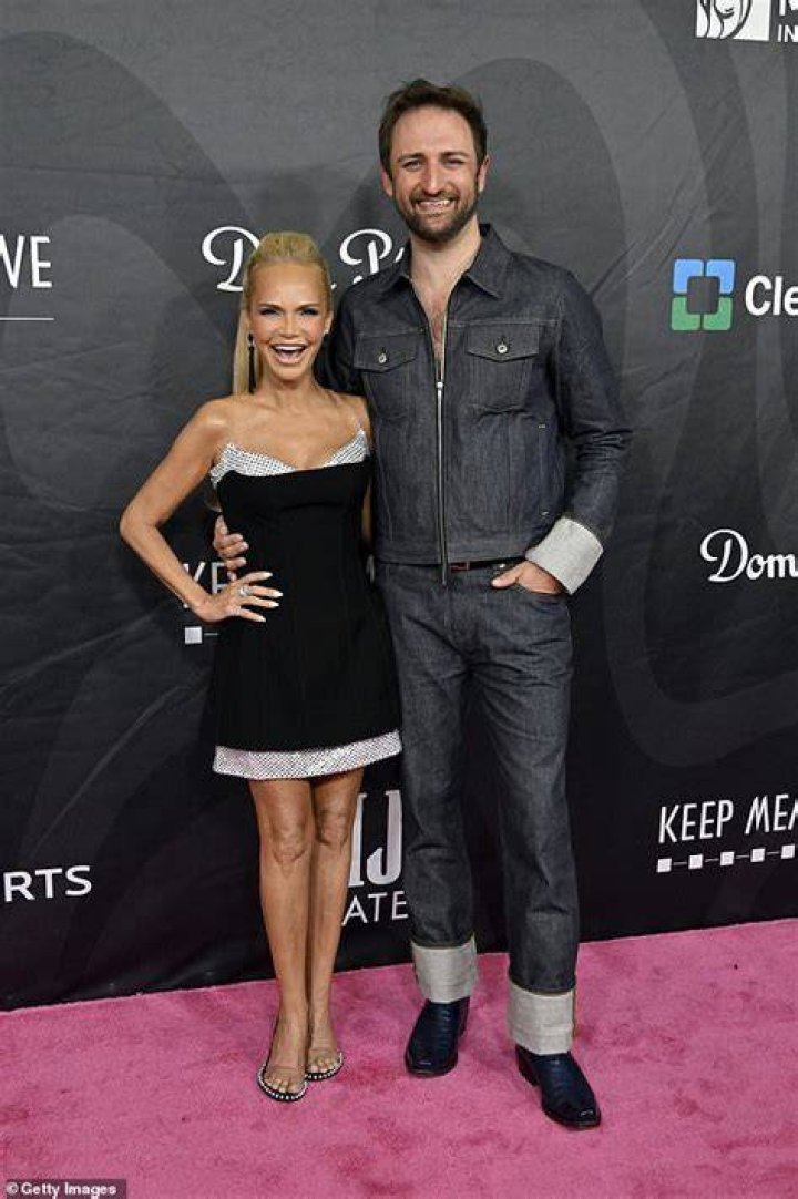 Kristin Chenoweth’s Boyfriend: Who is Kristin Chenoweth Dating?