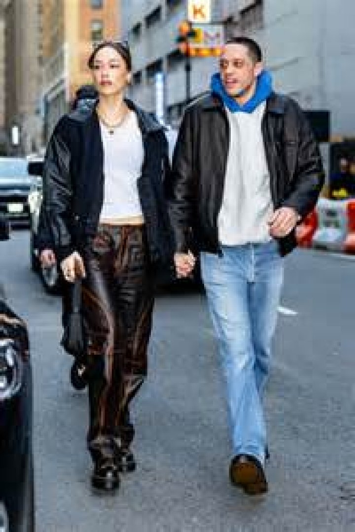 Mia Davidson’s Girlfriend: Who is Mia Davidson Dating?