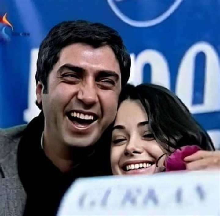 Ozgu Namal’s Boyfriend: Who is Ozgu Namal Dating?