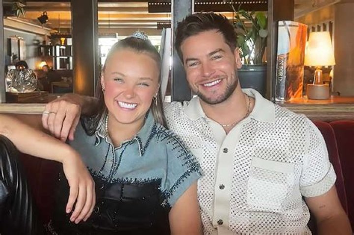 Pxrxvid’s Boyfriend: Who is Pxrxvid Dating?