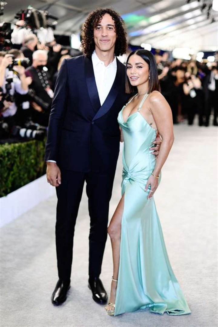 Ross Hudgins’s Girlfriend: Who is Ross Hudgins Dating?