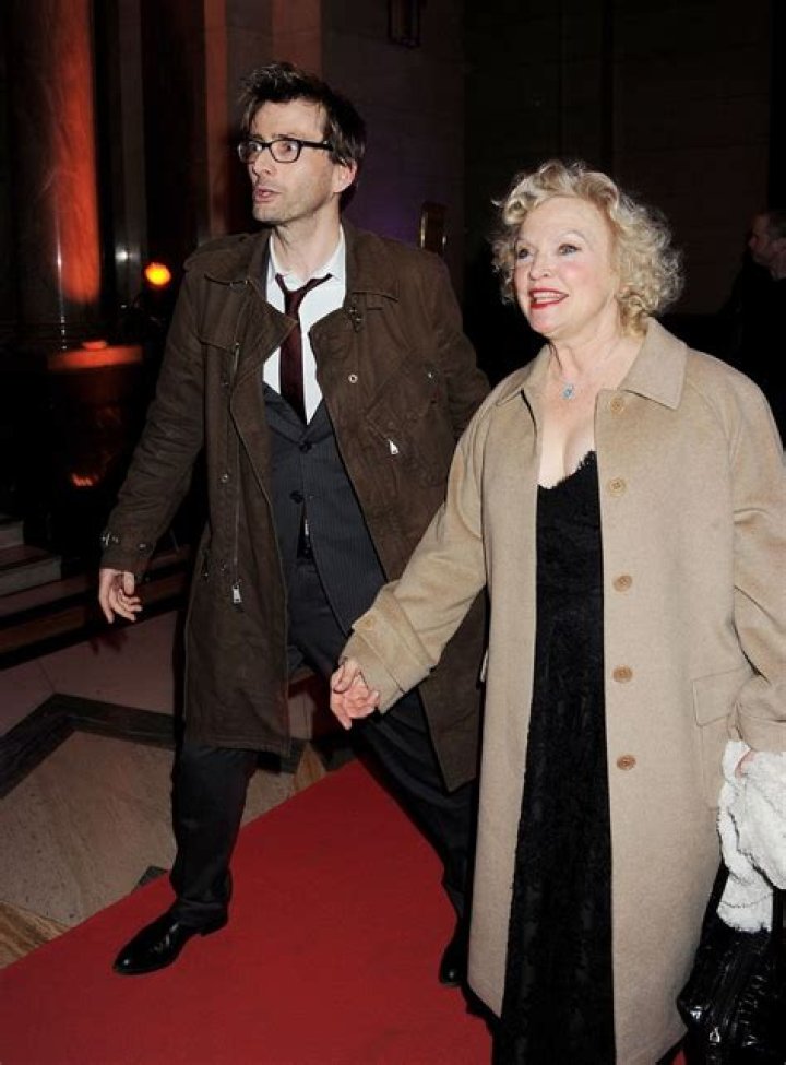Sandra Dickinson’s Husband: Who is Sandra Dickinson Dating?
