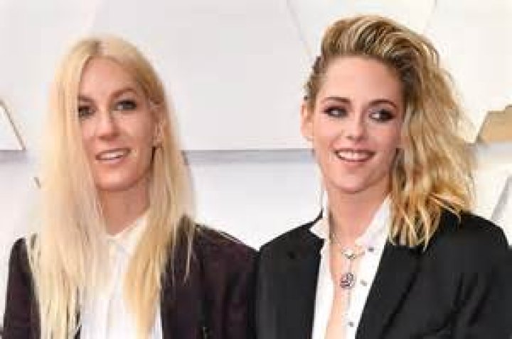 Shannon Stewart’s Girlfriend: Who is Shannon Stewart Dating?