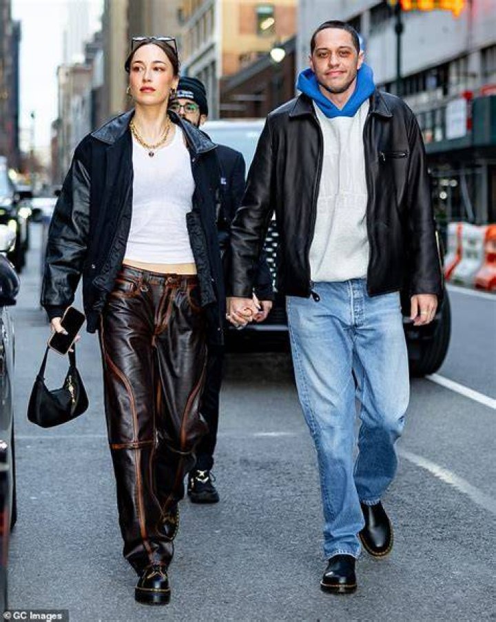 Taryn Davidson’s Boyfriend: Who is Taryn Davidson Dating?