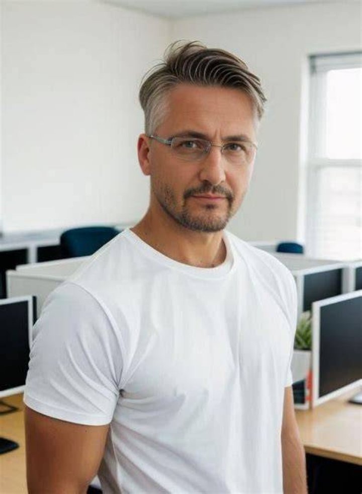 Who is Alex Peric Dating – Alex Peric's Girlfriend & Exes