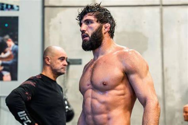 Who is Arman Tsarukyan Dating – Arman Tsarukyan's Girlfriend & Exes