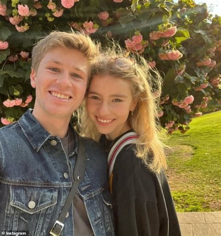 Who is Ashton Irwin Dating – Ashton Irwin's Girlfriend & Exes