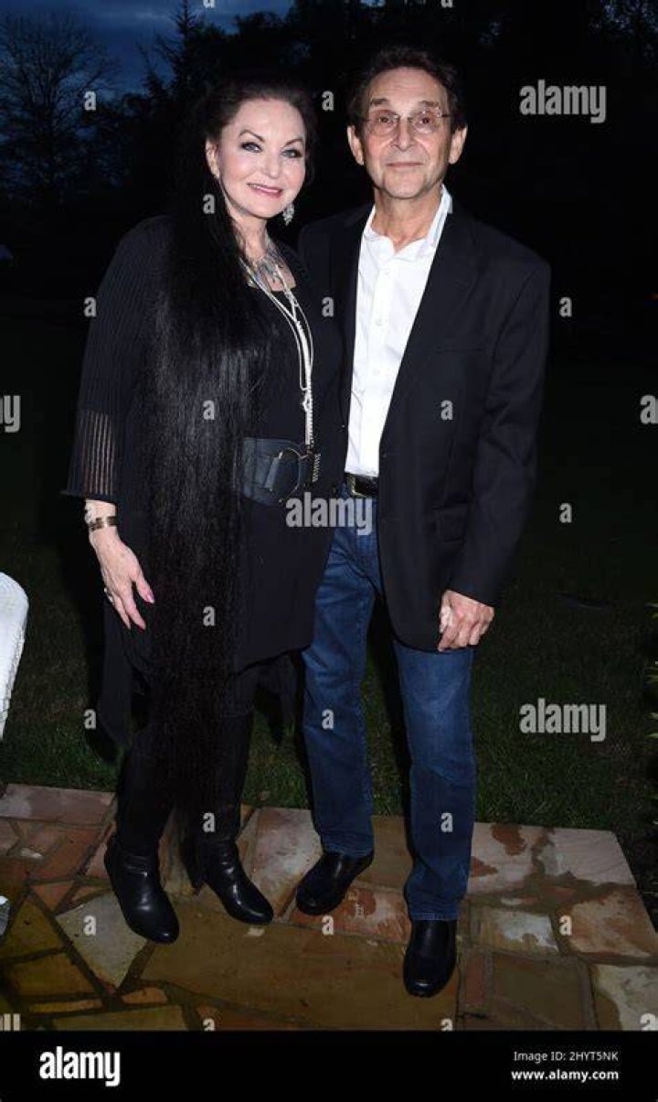 Who is Crystal Gayle Dating – Crystal Gayle's Husband & Exes