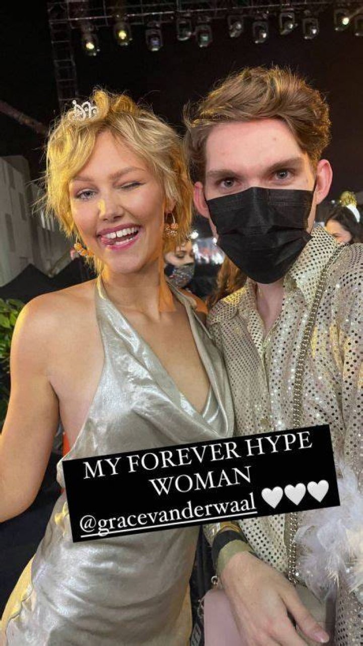 Who is Grace VanderWaal Dating – Grace VanderWaal's Boyfriend & Exes