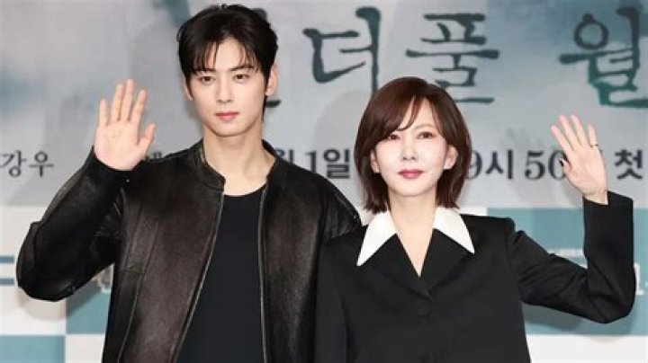 Who is Han Seung Woo Dating – Han Seung Woo's Girlfriend & Exes