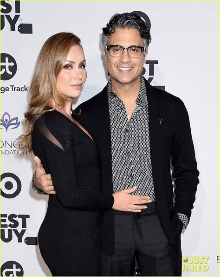 Who is Jaime Camil Dating – Jaime Camil's Wife & Exes