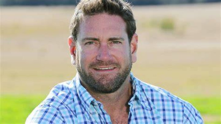 Who is Lachlan Dating – Lachlan's Girlfriend & Exes