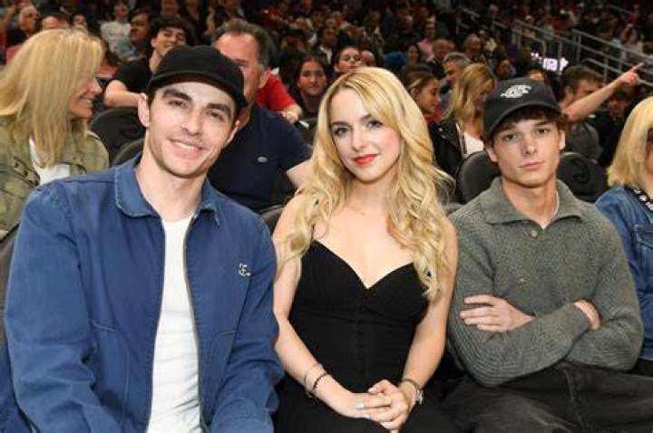 Who is MaKenzie Thomas Dating – MaKenzie Thomas's Boyfriend & Exes