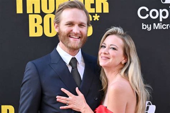 Who is Meredith Hagner Dating – Meredith Hagner's Boyfriend & Exes
