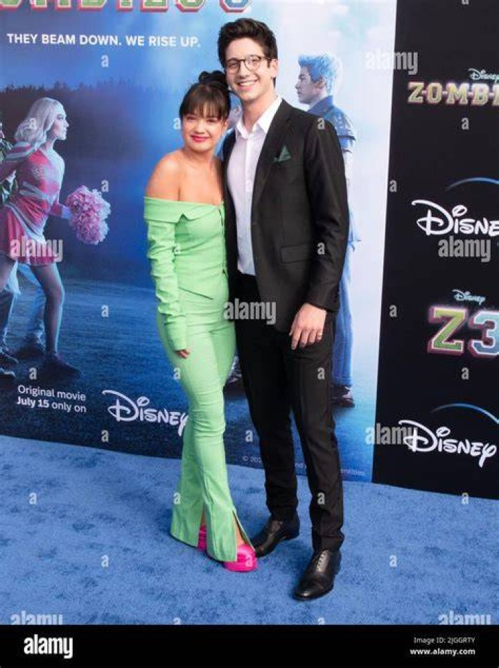 Who is Peyton Elizabeth Lee Dating – Peyton Elizabeth Lee's Boyfriend & Exes