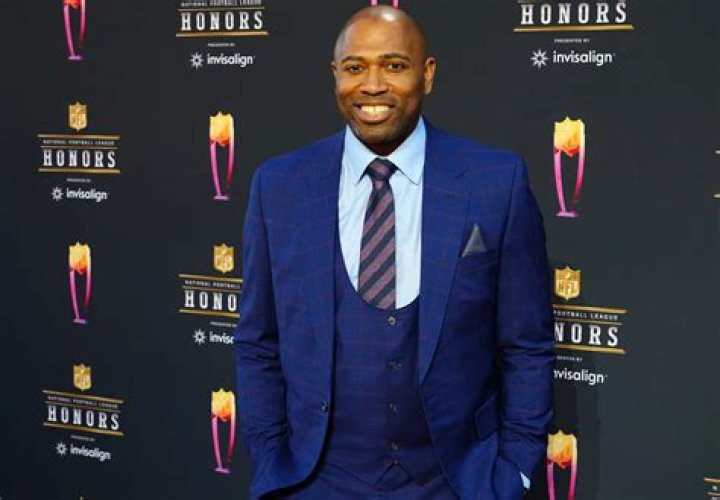 Who is Shaun Alexander Dating – Shaun Alexander's Wife & Exes