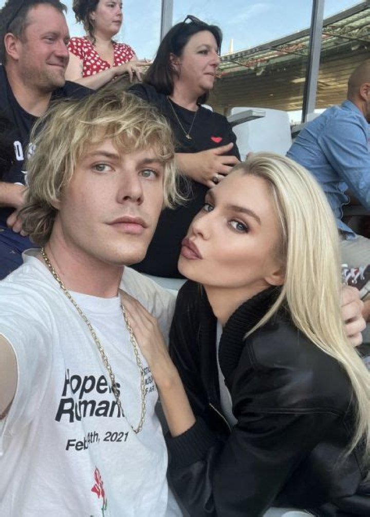 Who is Stella Maxwell Dating – Stella Maxwell's Boyfriend & Exes