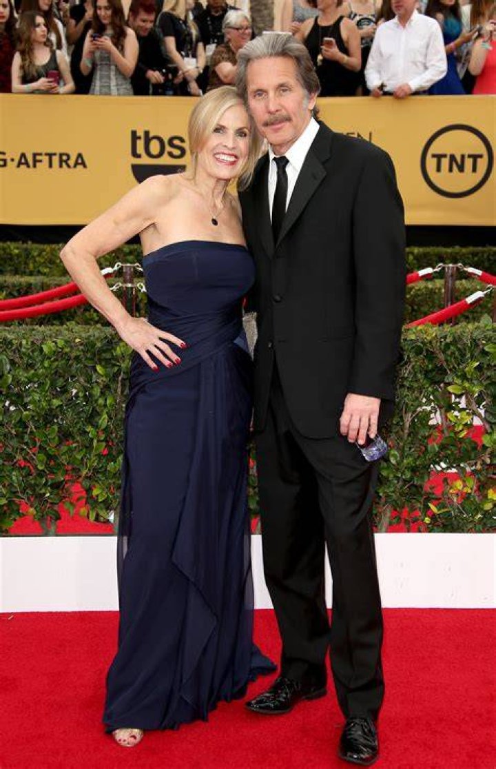 Who is Teddi Siddall Dating – Teddi Siddall's Husband & Exes