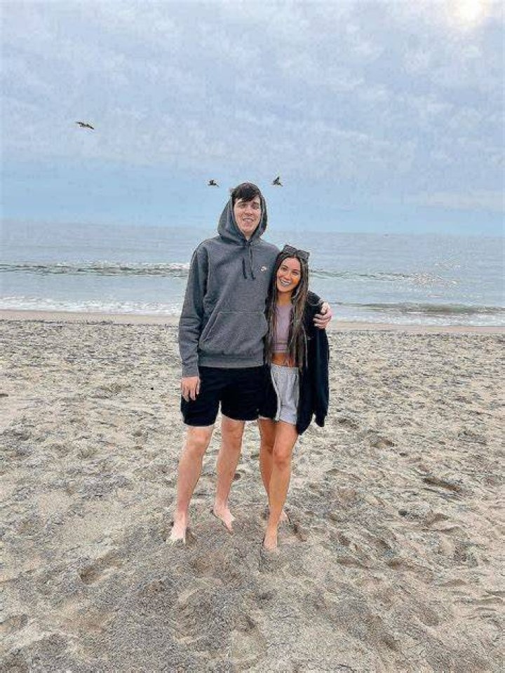 Who is Two Feet Dating – Two Feet's Girlfriend & Exes